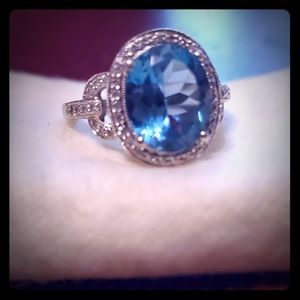14k white Gold / Blue Topaz Ring